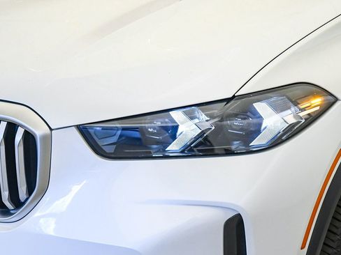 Certified 2024 BMW X5 xDrive40i w/ Parking Assistance Package AWD/4WD image 9