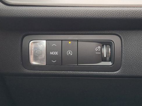 Used 2025 Chevrolet Traverse LT image 22