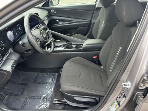 Used 2025 Hyundai Elantra SEL image 23