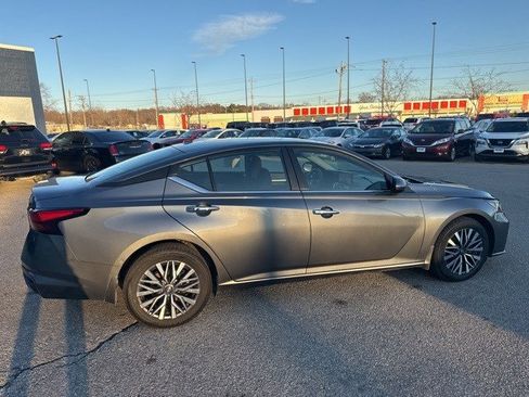 Used 2023 Nissan Altima 2.5 SV w/ SV Premium Package image 6