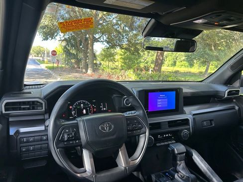 Used 2025 Toyota 4Runner SR5 AWD/4WD image 13