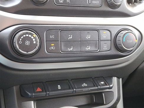 Used 2022 Chevrolet Colorado LT w/ LT Convenience Package image 17