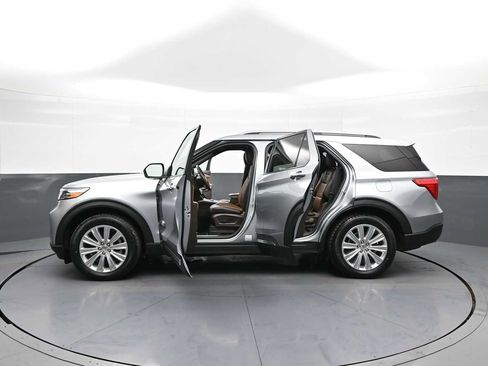 Used 2022 Ford Explorer King Ranch w/ Premium Technology Package AWD/4WD image 46