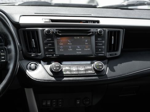 Used 2018 Toyota RAV4 XLE AWD/4WD image 11