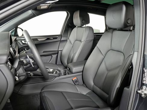 New 2026 Porsche Macan image 5