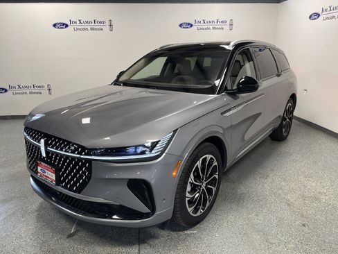 Used 2024 Lincoln Nautilus Reserve w/ Equipment Group 202A image 3