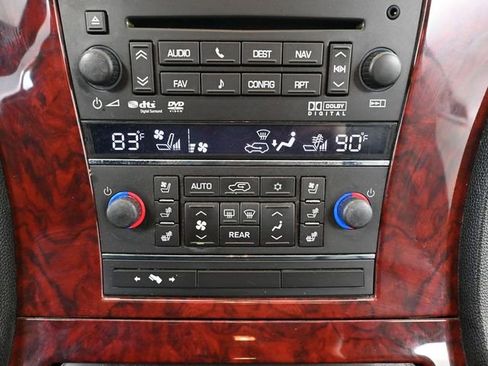 Used 2011 Cadillac Escalade Luxury image 30