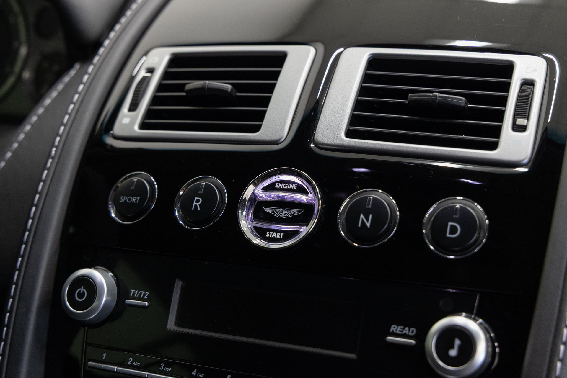 Used 2011 Aston Martin V8 Vantage S RWD image 20