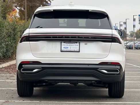 New 2026 Lincoln Nautilus Premier image 7