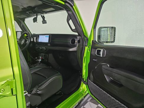 Used 2025 Jeep Gladiator Sport image 38