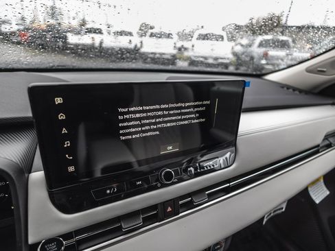 New 2026 Mitsubishi Outlander SEL image 13