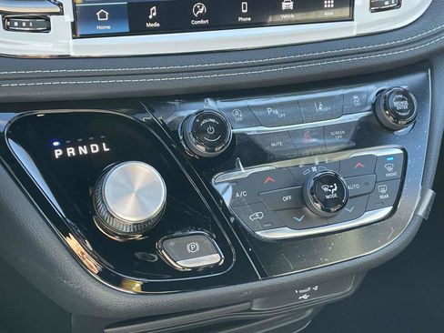 New 2026 Chrysler Pacifica Select image 36