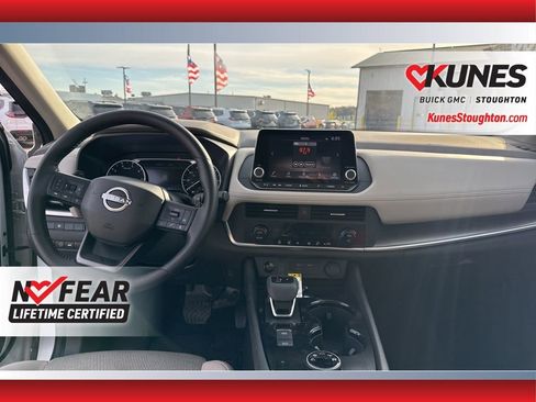 Used 2025 Nissan Rogue SV AWD/4WD image 43