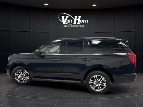 Used 2025 Ford Expedition Active AWD/4WD image 4