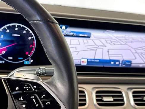 Used 2025 Mercedes-Benz GLS 450 4MATIC image 16