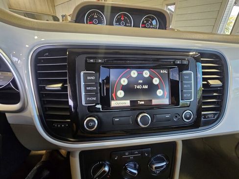 Used 2014 Volkswagen Beetle TDI image 20