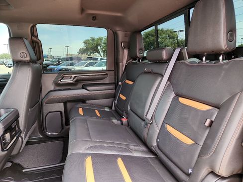 Used 2024 GMC Sierra 2500 AT4 w/ AT4 Premium Plus Package AWD/4WD image 11