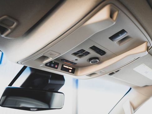 Used 2018 Cadillac Escalade Luxury image 23