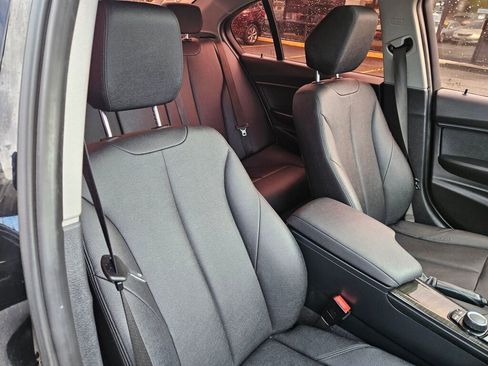 Used 2018 BMW 320i xDrive Sedan image 10