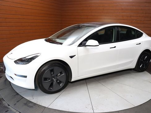 Used 2023 Tesla Model 3 Standard Range RWD image 5