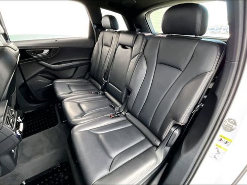 Used 2018 Audi Q7 3.0T Prestige w/ Prestige Package image 32