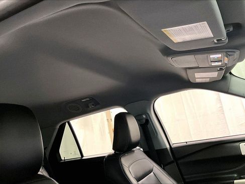 Certified 2022 Ford Explorer XLT w/ Equipment Group 202A image 21