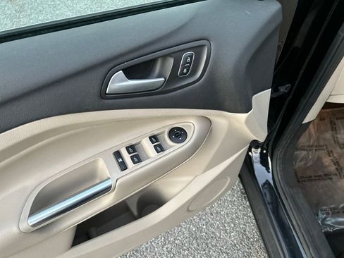 Used 2018 Ford Escape SE w/ SE Sync 3 Package image 15