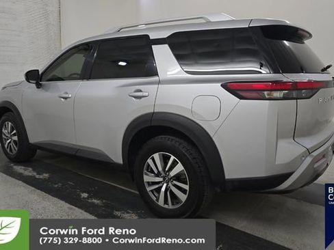 Used 2023 Nissan Pathfinder SL image 9