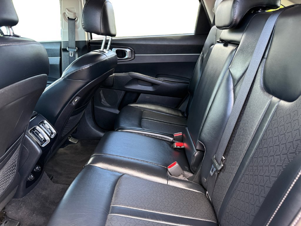 Used 2021 Kia Sorento S w/ Panoramic Sunroof Package AWD/4WD image 15