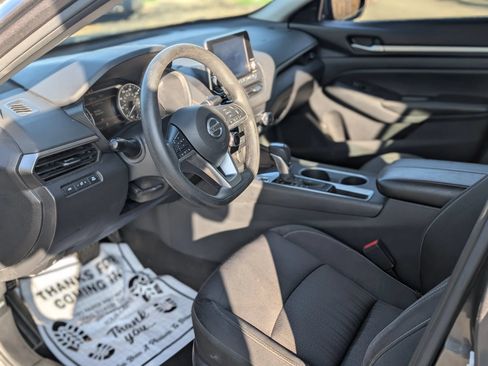 Used 2022 Nissan Altima 2.5 SV FWD image 11