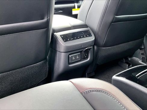 New 2026 Nissan Pathfinder Platinum w/ Accent Package image 19