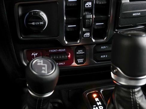 Used 2025 Jeep Gladiator Rubicon w/ Convenience Group image 14