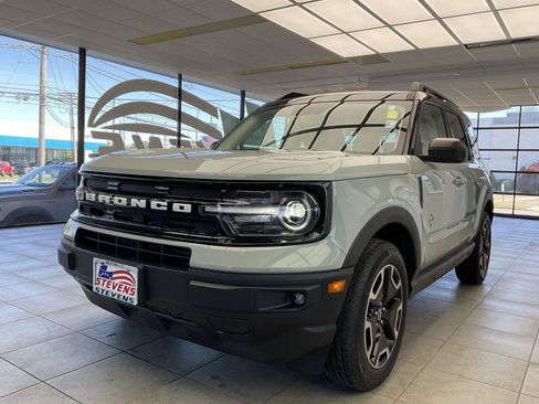 Used 2023 Ford Bronco Sport Outer Banks w/ Tech Package AWD/4WD image 3
