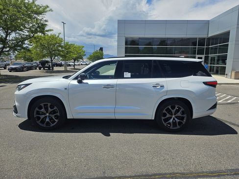 New 2026 Lexus TX 500h AWD image 9