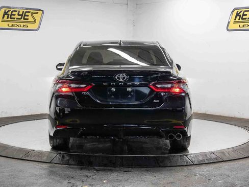 Used 2023 Toyota Camry SE FWD image 3