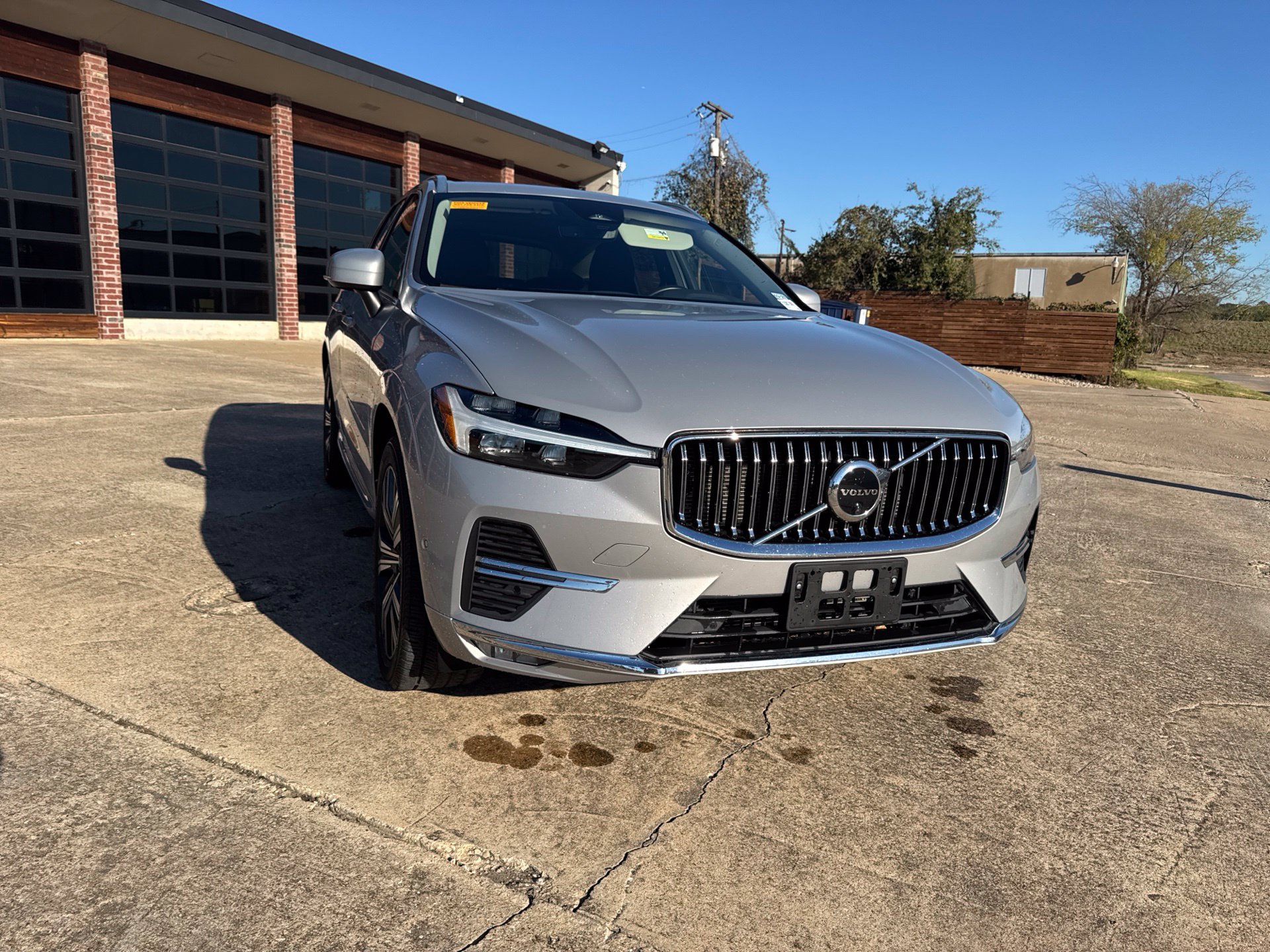 Used 2023 Volvo XC60 B5 Plus w/ Protection Package Premier FWD image 3
