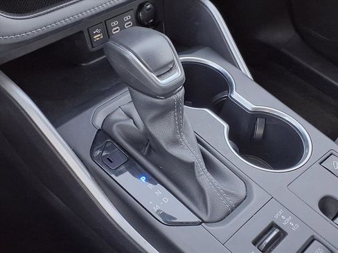 Used 2024 Toyota Highlander LE image 19