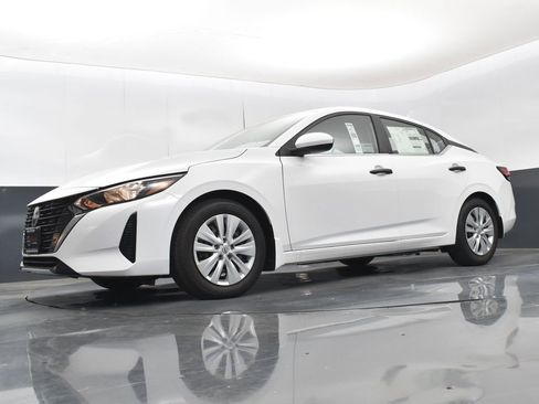 Used 2025 Nissan Sentra S image 36