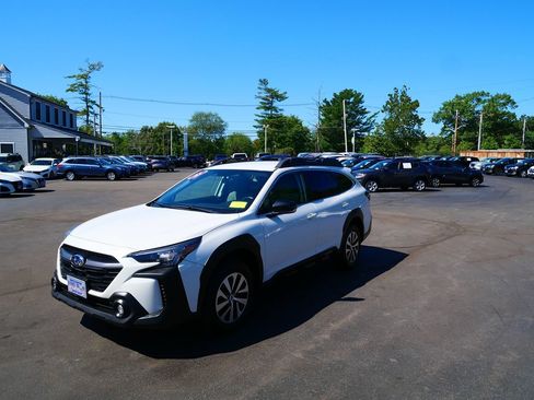 Used 2023 Subaru Outback Premium AWD/4WD image 1