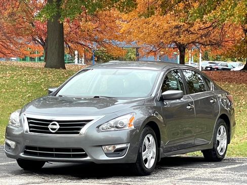 Used 2015 Nissan Altima 2.5 S w/ Power Driver Seat Package image 2