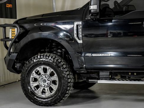 Used 2019 Ford F250 XLT w/ XLT Premium Package image 12