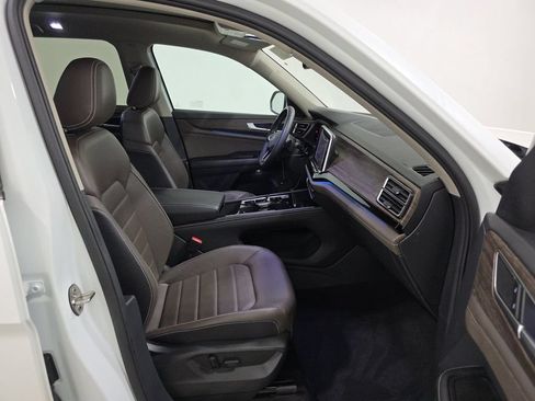 Used 2024 Volkswagen Atlas SEL AWD/4WD image 8
