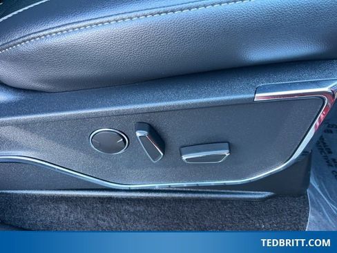 Certified 2022 Ford F150 Lariat w/ Equipment Group 502A High image 24