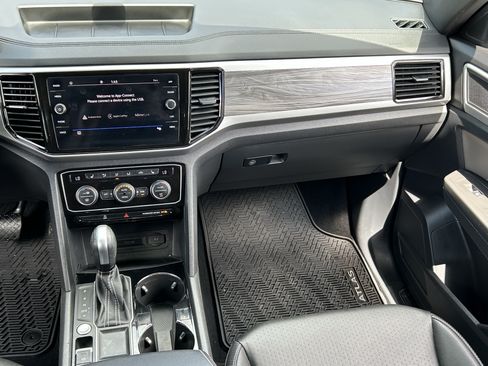 Used 2023 Volkswagen Atlas Cross Sport SE w/ Panoramic Sunroof Package FWD image 14