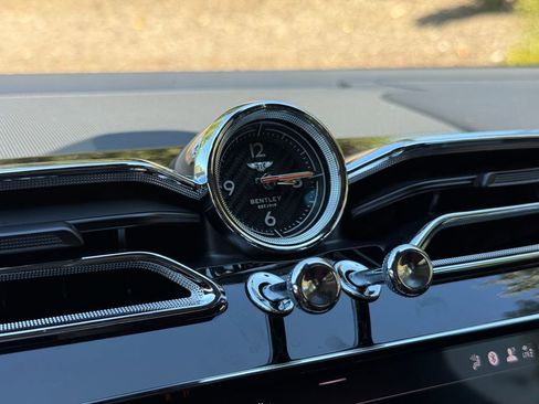 Used 2024 Bentley Bentayga image 18