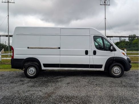 Used 2026 RAM ProMaster 2500 w/ Convenience Group FWD image 4