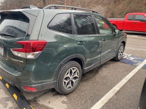 Used 2023 Subaru Forester Premium image 8