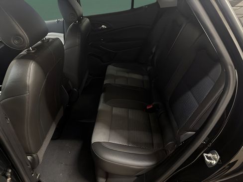 Used 2025 Chevrolet Trax LT w/ Sunroof Package FWD image 13