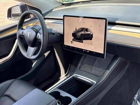 Used 2023 Tesla Model Y Performance image 32