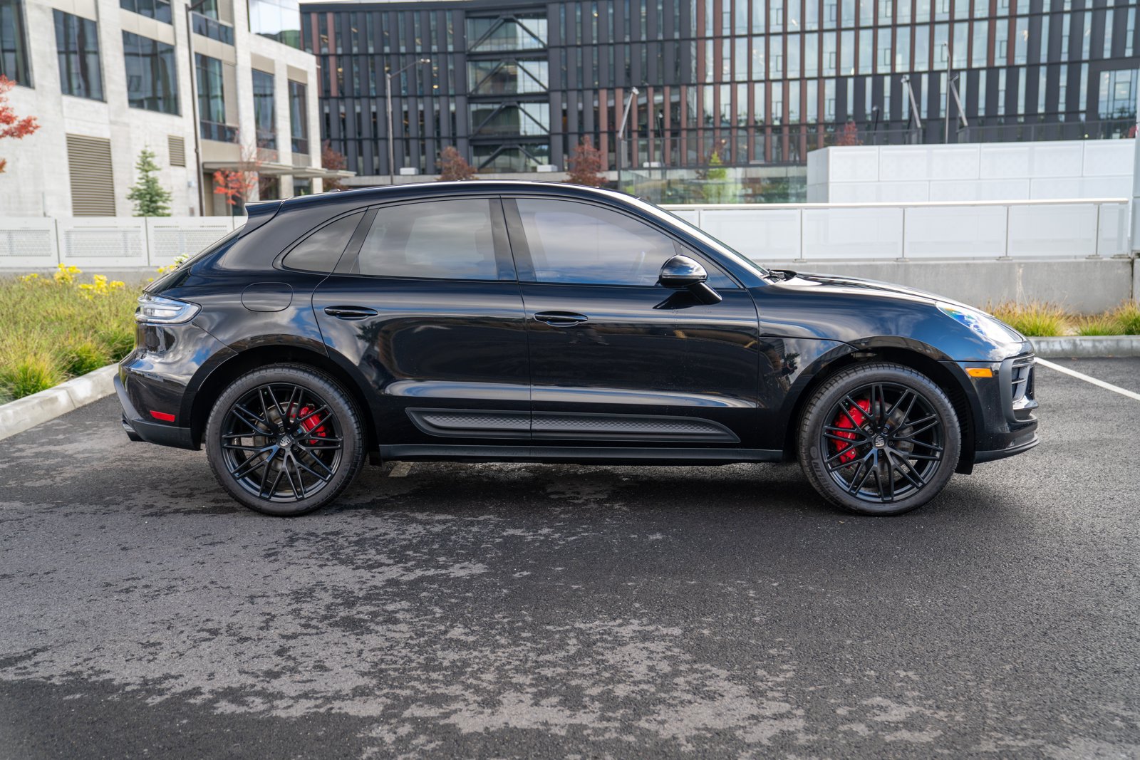 Certified 2023 Porsche Macan S AWD/4WD image 8